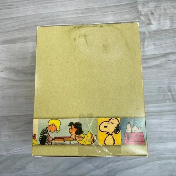 Hallmark Peanuts Gallery 2013 Snoopy “Love Where You’re Headed” Figurine in Box - Picture 5 of 12